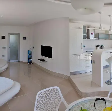 Racket House Villa *