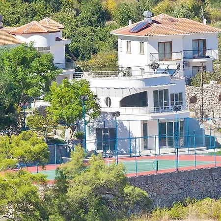 Racket House Вилла Адрасан